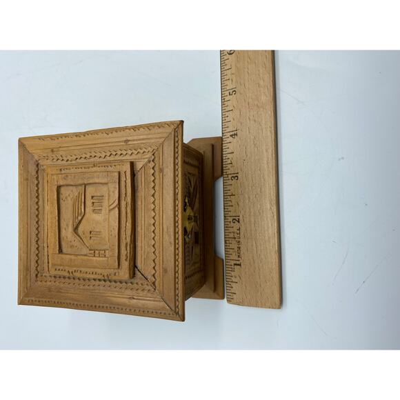 Vintage Hand carved Wood Jewlery‎ keepsake Trinket box hinged lid brass latch - Picture 8 of 10